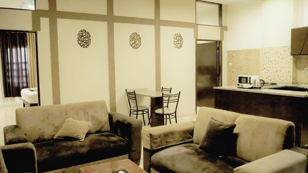 Al Fawanes Hotel Apartments Amman Ngoại thất bức ảnh