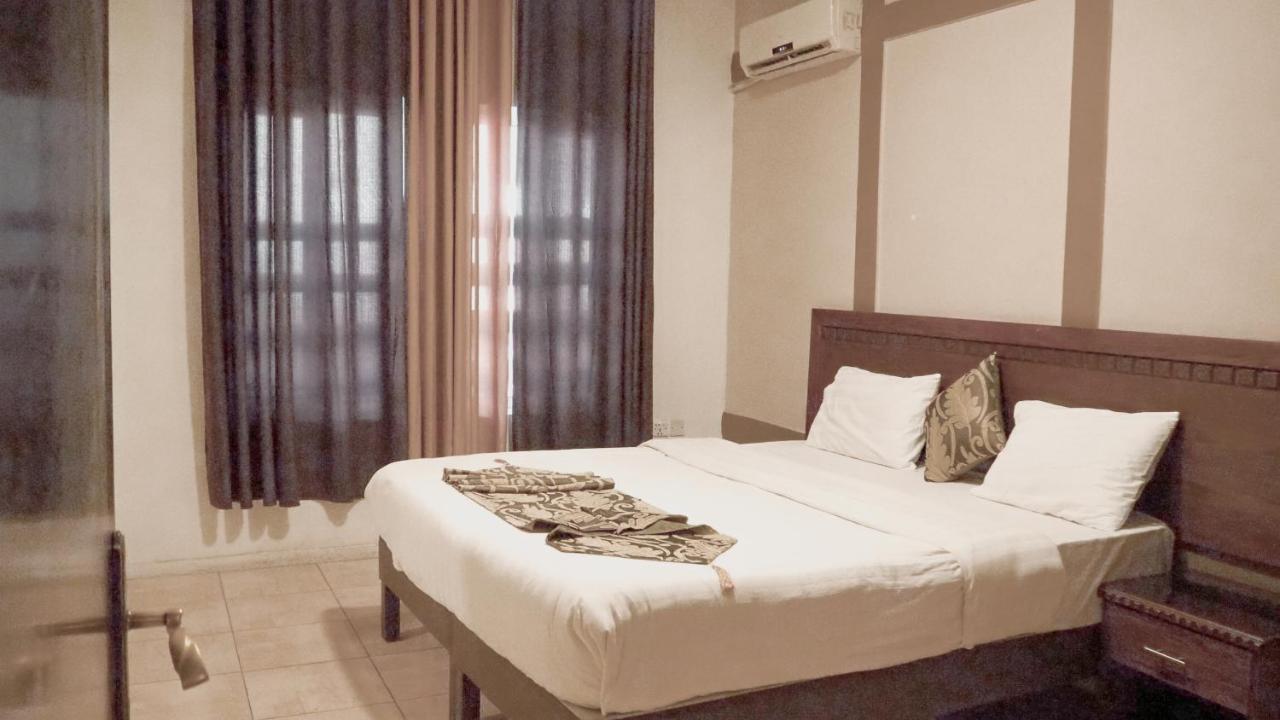 Al Fawanes Hotel Apartments Amman Ngoại thất bức ảnh