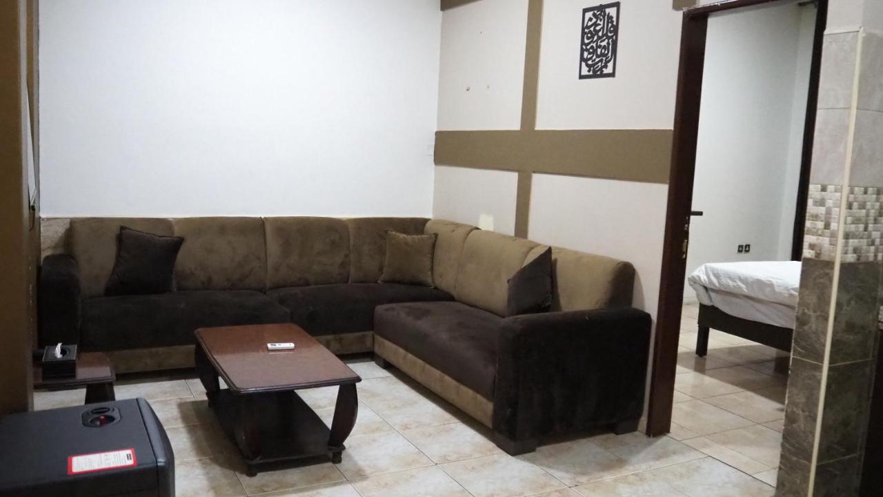 Al Fawanes Hotel Apartments Amman Ngoại thất bức ảnh
