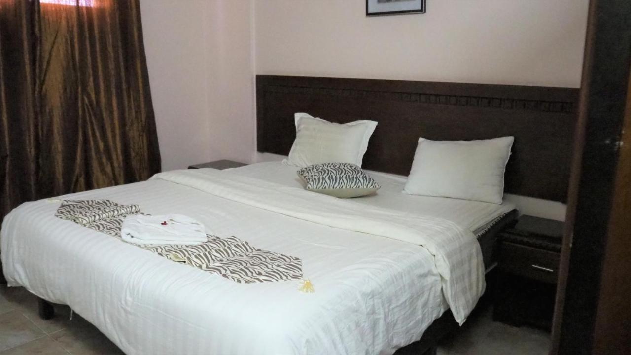 Al Fawanes Hotel Apartments Amman Ngoại thất bức ảnh