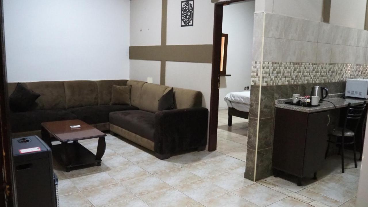 Al Fawanes Hotel Apartments Amman Ngoại thất bức ảnh
