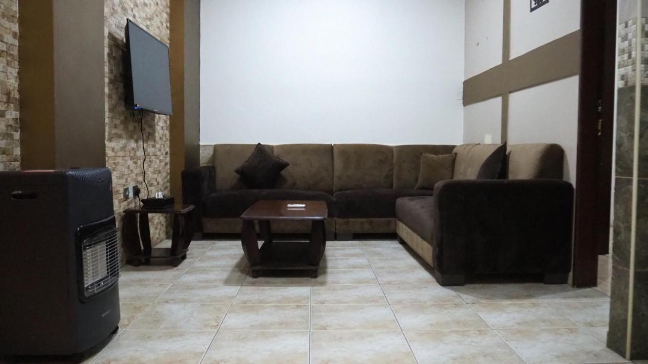 Al Fawanes Hotel Apartments Amman Ngoại thất bức ảnh