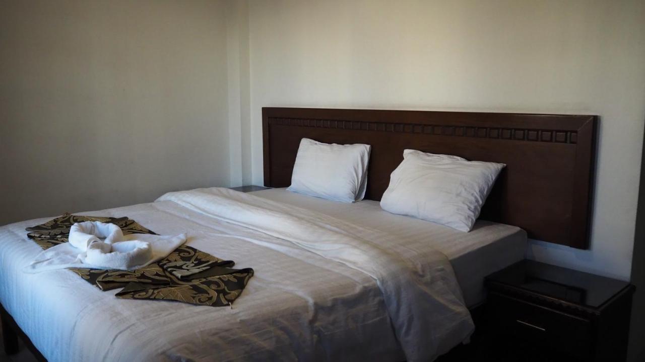Al Fawanes Hotel Apartments Amman Ngoại thất bức ảnh