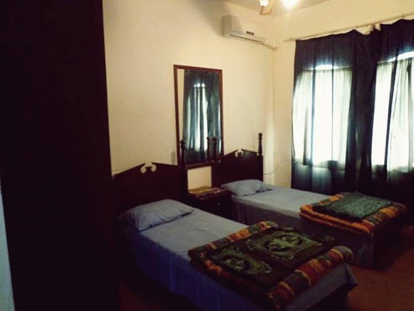 Al Fawanes Hotel Apartments Amman Ngoại thất bức ảnh